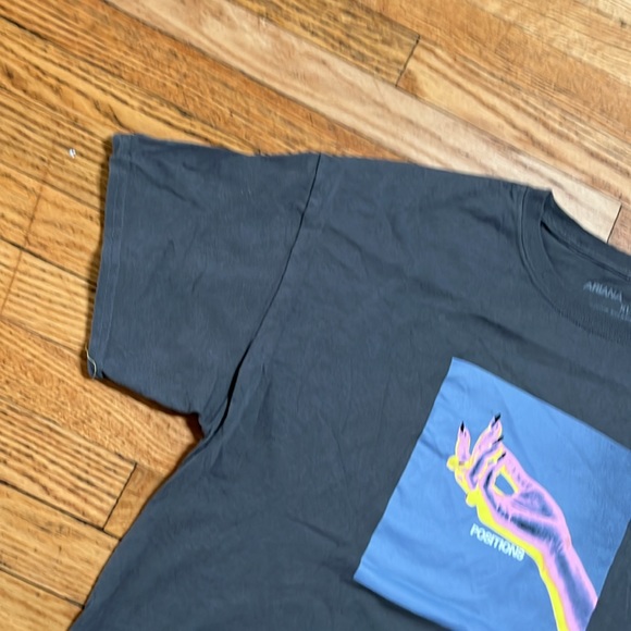 Ariana Grande Merch Thermal Hands Positions Tee Sz XL - Picture 3 of 7